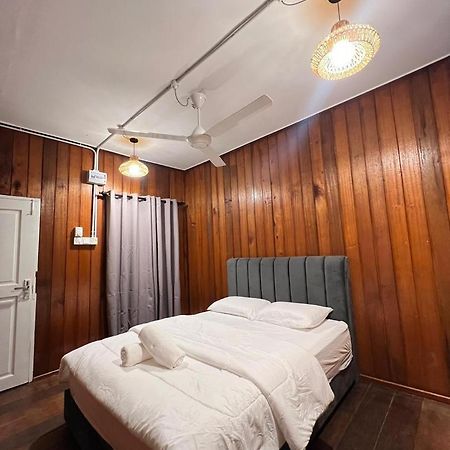 Kayangan Crystal Chalet 캄풍 쿠알라 베숫 외부 사진